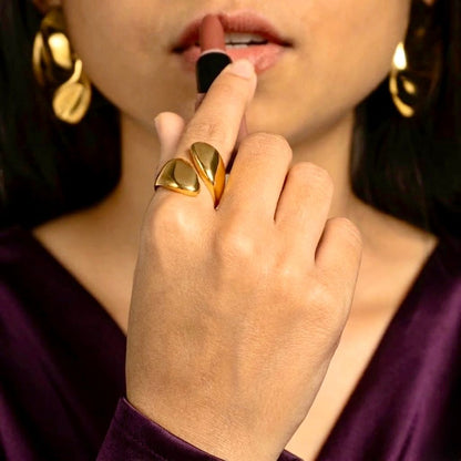 Huggy Statement Ring